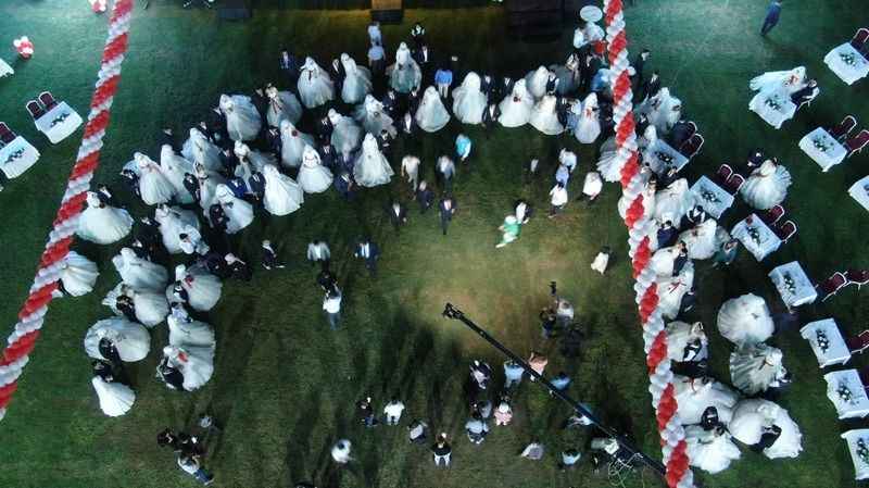 Depremzede 100 çift toplu düğün töreniyle dünya evine girdi