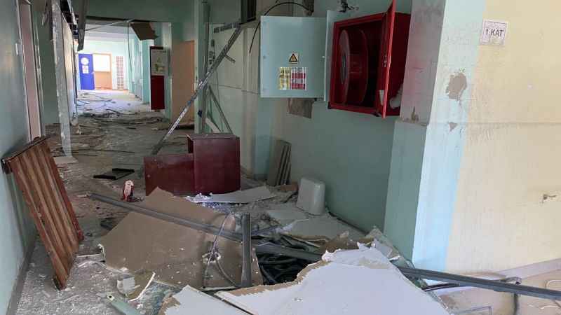 Hırsızlar okulu savaş alanına çevirdi