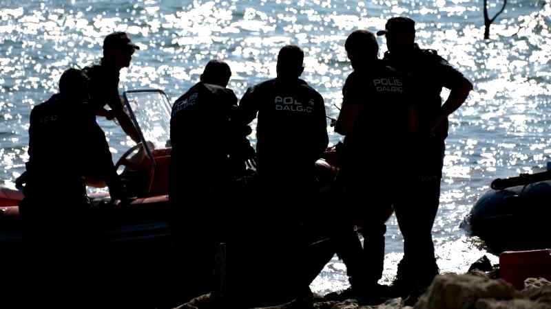 İzmir'de düşen helikopterin enkazını çıkartmak için özel ekip getirildi