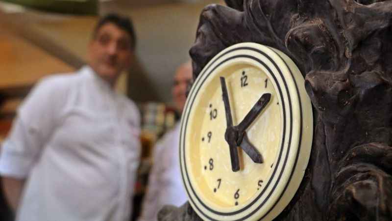 80 kilo çikolatayla 100 yıllık İngiliz saatinin aynısını yaptı 80 kilo çikolatayla 100 yıllık İngiliz saatinin aynısını yaptı