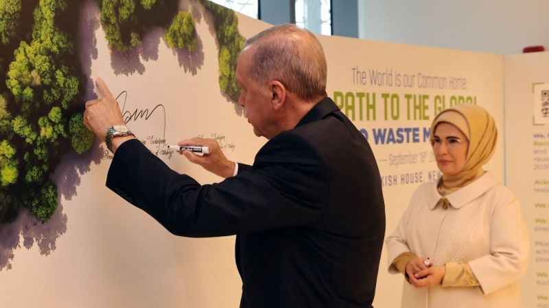Cumhurbaşkanı Erdoğan, New York'ta Küresel Sıfır Atık İyi Niyet Beyanı'na ilk imzayı attı