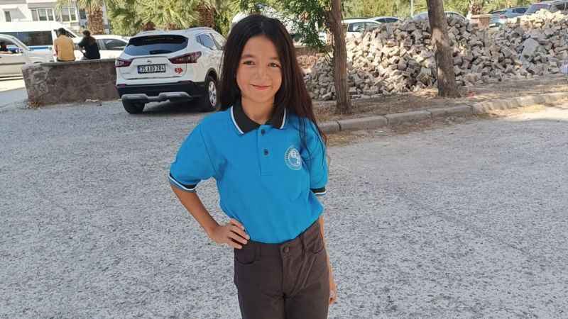 Ana kucağındayken kanseri yendi, şimdi ortaokula gidiyor