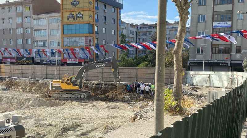 Avcılar’da İBB’nin çalışması sırasında doğalgaz borusu patladı: Mahalleli büyük panik yaşadı