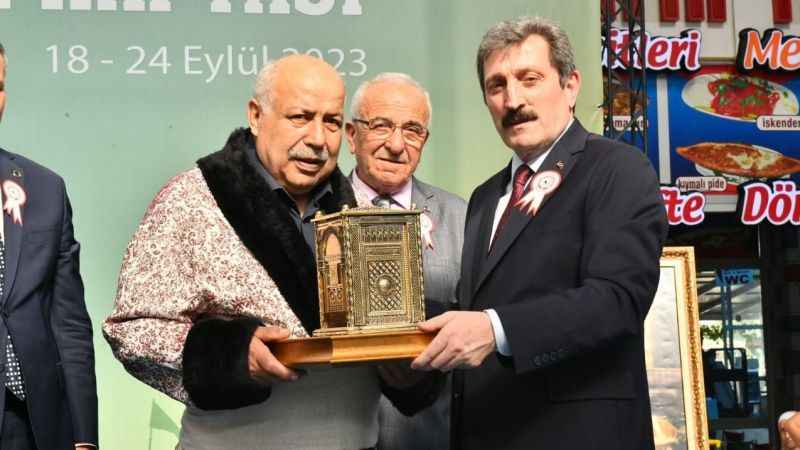 Samsun’da yılın ahisi 60 yıllık ayakkabıcı seçildi