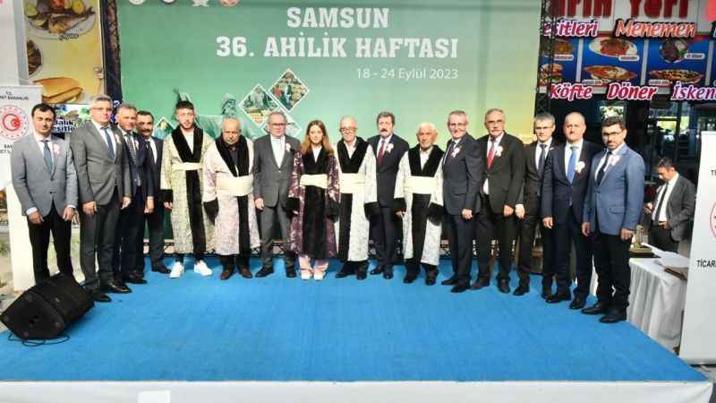 Samsun’da yılın ahisi 60 yıllık ayakkabıcı seçildi