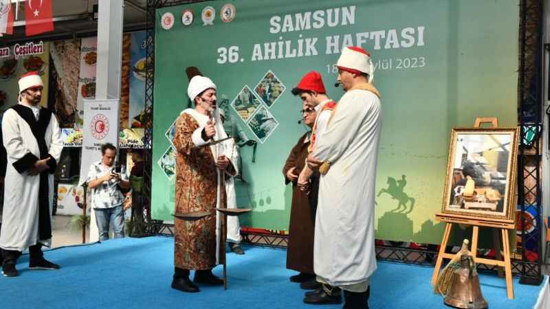 Samsun’da yılın ahisi 60 yıllık ayakkabıcı seçildi