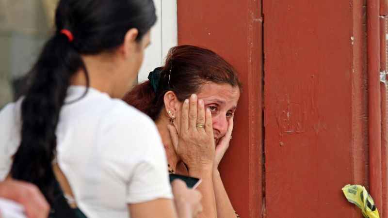 Annesini rehin alan ve bacağından vurulan adam hayatını kaybetti