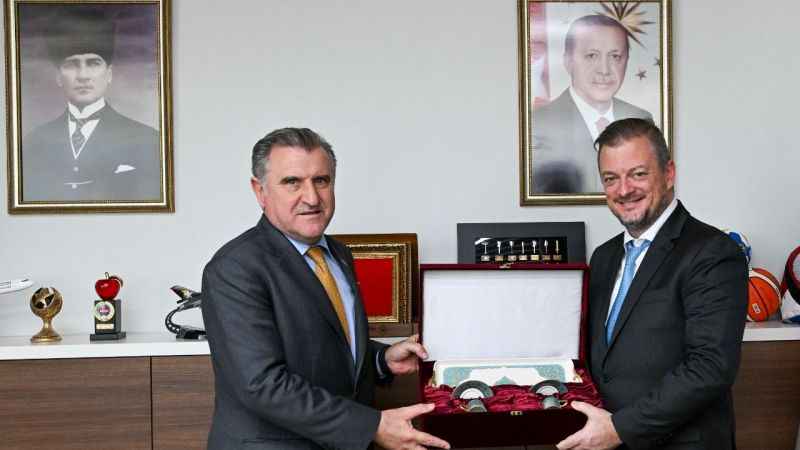 Bakan Bak, Uluslararası Paralimpik Komitesi Başkanı Parsons ile görüştü