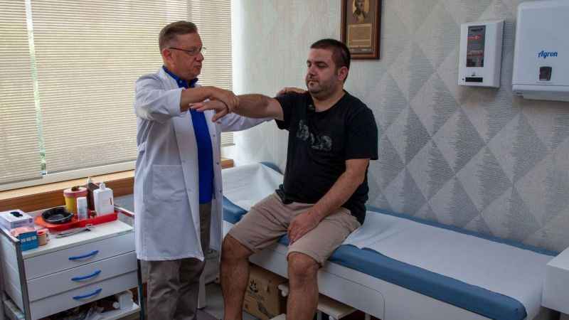 Elektrikli süpürgeden akıma kapıldı