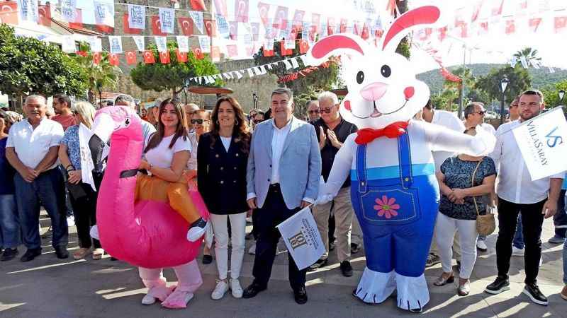 Çeşme Festivali'nden renkli görüntüler