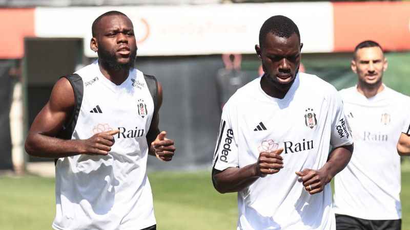 Beşiktaş'ta Aboubakar takımdan ayrı düz koşu yaptı