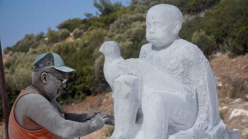 Neopolis’te mermer bloklar şekillenmeye başladı