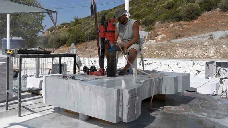 Neopolis’te mermer bloklar şekillenmeye başladı