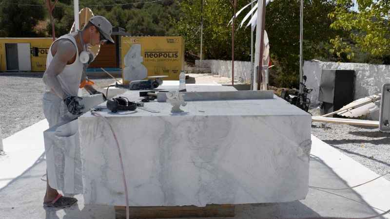 Neopolis’te mermer bloklar şekillenmeye başladı