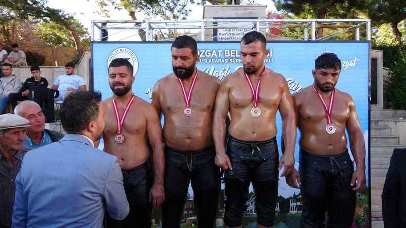 Yozgat 1. Yağlı Pehlivan Güreşleri’nin başpehlivanı Yusuf Can Zeybek oldu