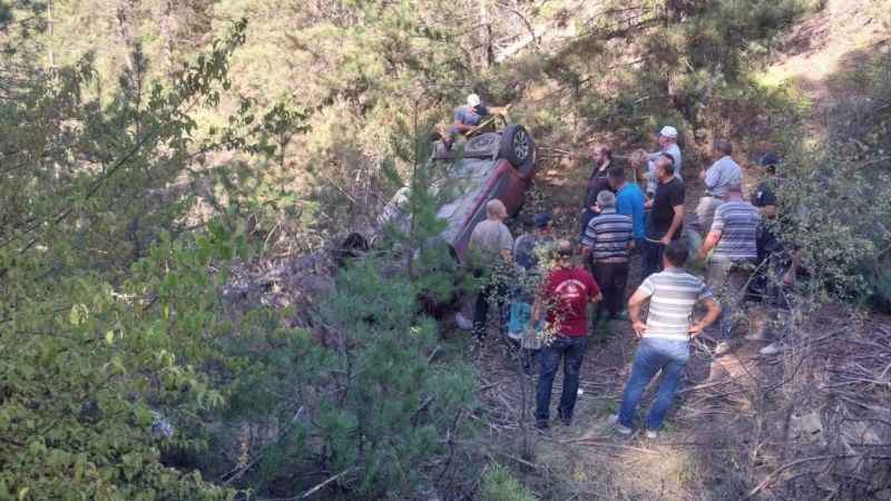 Bolu'da otomobil 30 metre uçurumdan yuvarlandı: 4 yaralı