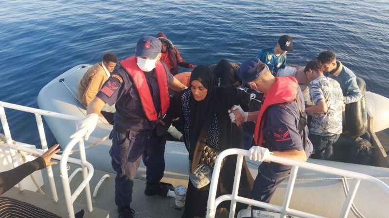 Ayvalık açıklarında 56 düzensiz göçmen yakalandı