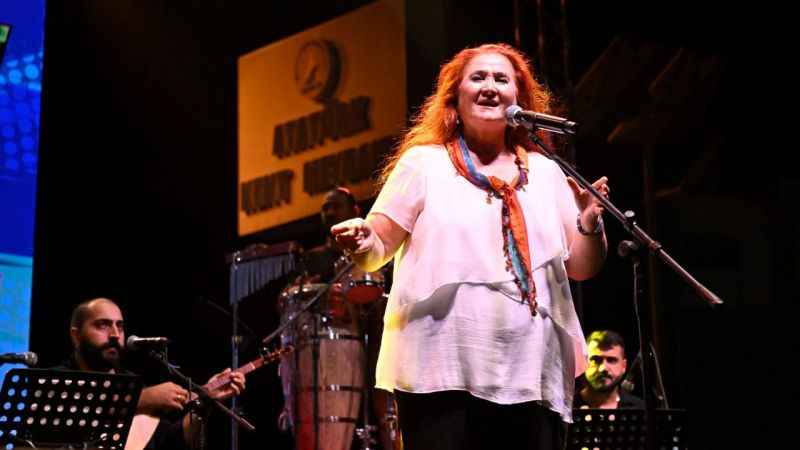 Türküler, 'Neşet Ertaş' için söylendi