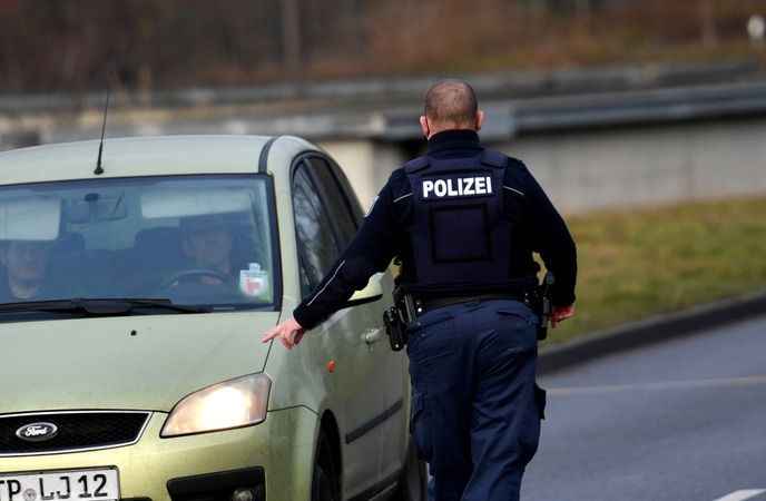 Almanya göçmen akınıyla mücadele için Polonya ve Çekya ile sınır kontrollerini artıracak