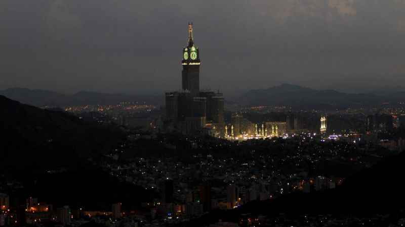 Mekke’deki Kraliyet Saat Kulesi'ne yıldırım düştü