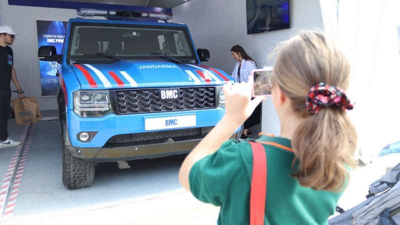 Doğuştan zırhlı, yerli ve milli 'TULGA' jandarma giydirmesiyle ilk kez sergilendi