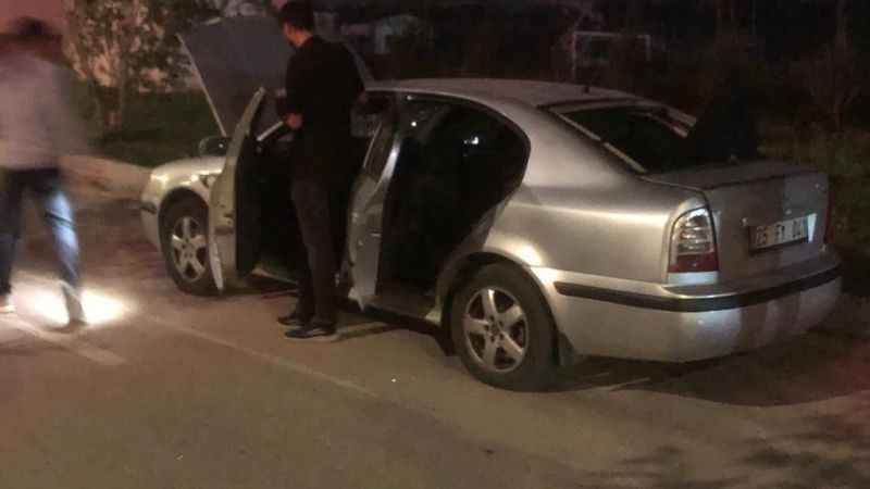 Arabada sıkışan gaz patladı, 4 arkadaş hastanelik oldu