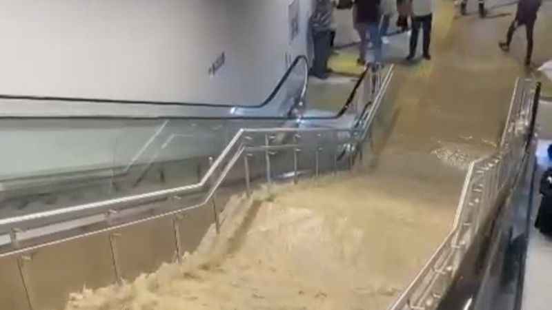 Pendik'te metro durağını su bastı