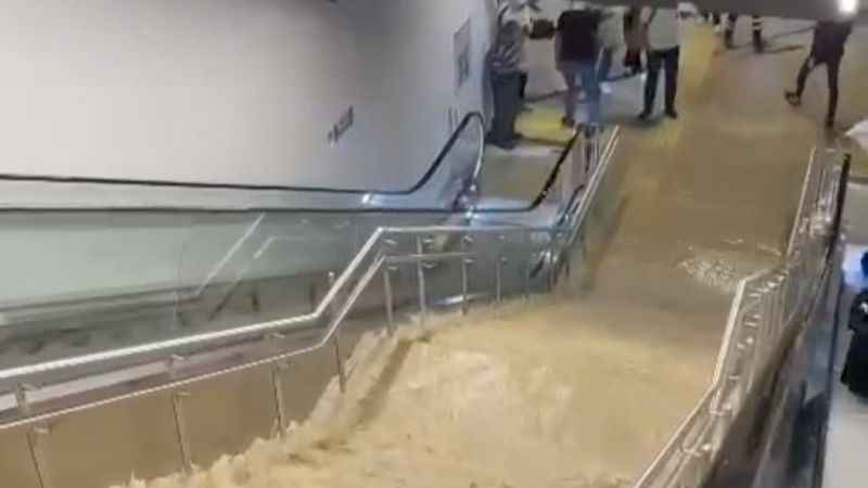 Pendik'te metro durağını su bastı