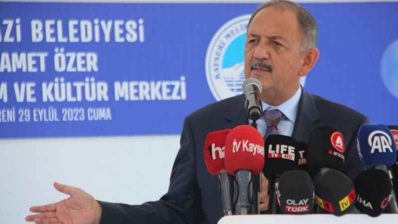 Bakan Özhaseki: "1 milyon 900 bin vatandaşımız evlerinin dışında"