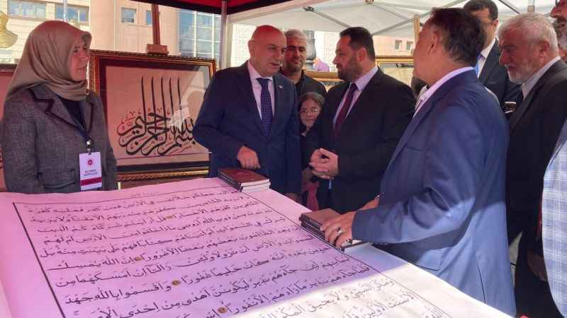 Dünyanın ikinci büyük el yazması Kur’an-ı Kerim’i sergilendi