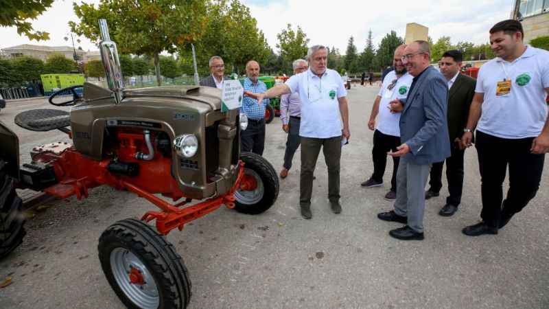 Klasik otomobillerle geçmişe yolculuk