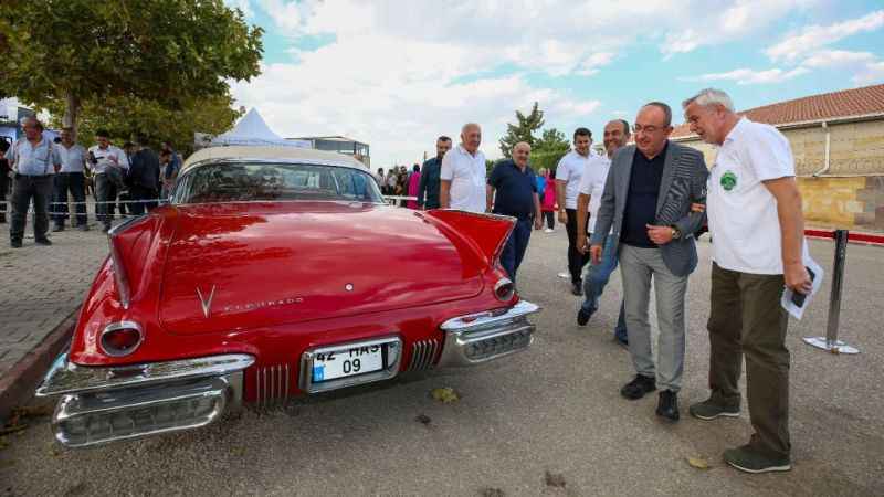 Klasik otomobillerle geçmişe yolculuk