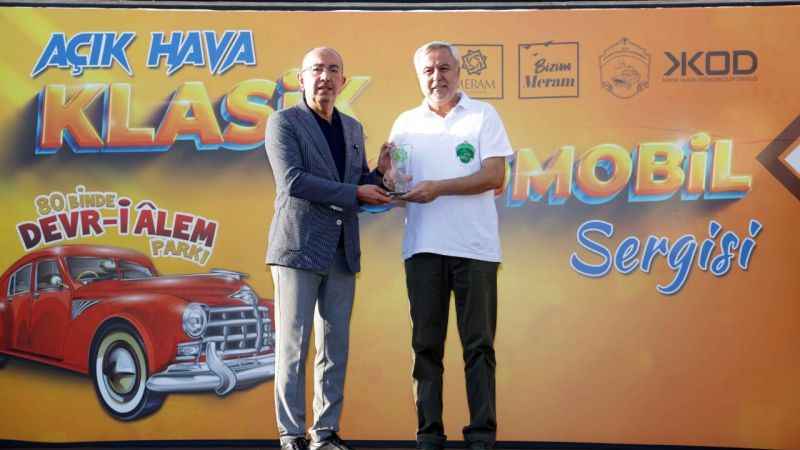 Klasik otomobillerle geçmişe yolculuk