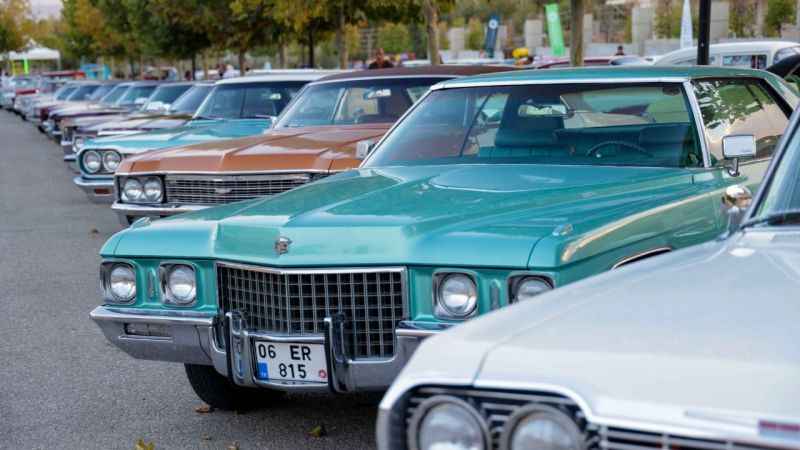 Klasik otomobillerle geçmişe yolculuk