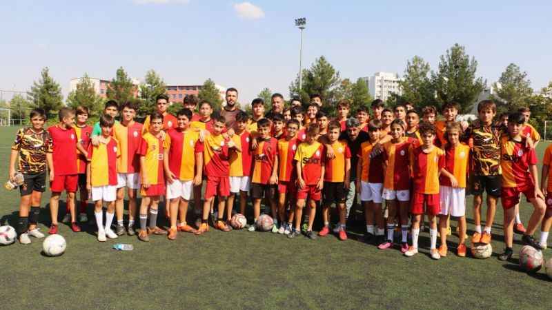 17 yaşındaki Çağrı, futbol aşkıyla kanseri yendi