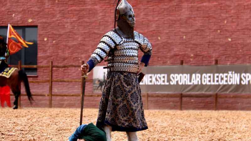 Sivas’ta kılıç kalkan sesleri yankılandı