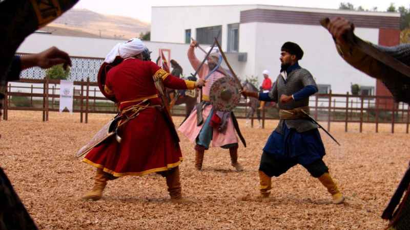 Sivas’ta kılıç kalkan sesleri yankılandı