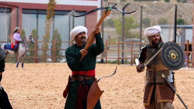 Sivas’ta kılıç kalkan sesleri yankılandı