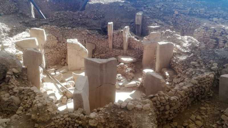 Dünyanın en eski boyalı heykeli Göbeklitepe’de bulundu