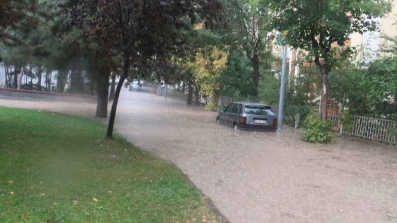 Sivas'ta sağanak yağmur hayatı felç etti