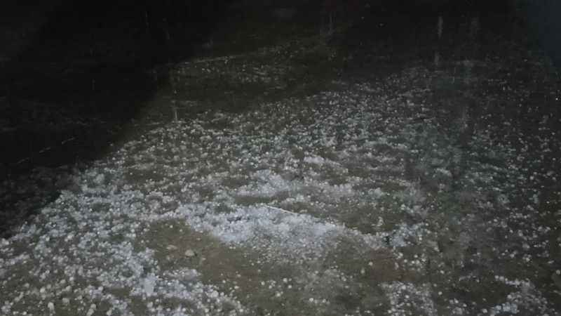 Erciş’te sağanak ve dolu etkili oldu