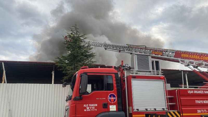 Uşak'ta tekstil fabrikasında yangın
