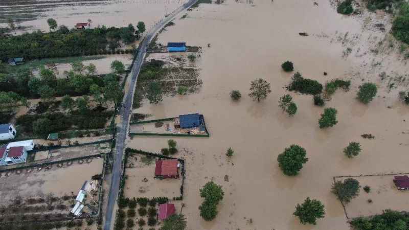 Şile’de sağanak nedeniyle dere taştı