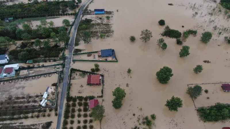 Şile’de sağanak nedeniyle dere taştı