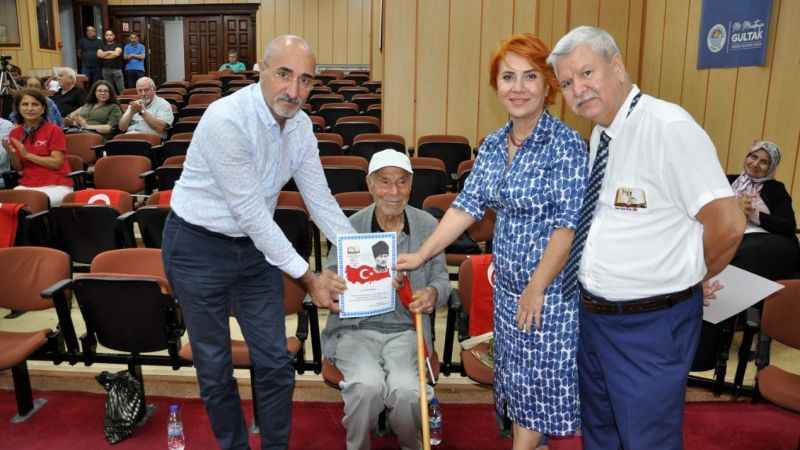 Mersin'de 'Edebiyat Defilesi' ilgi gördü