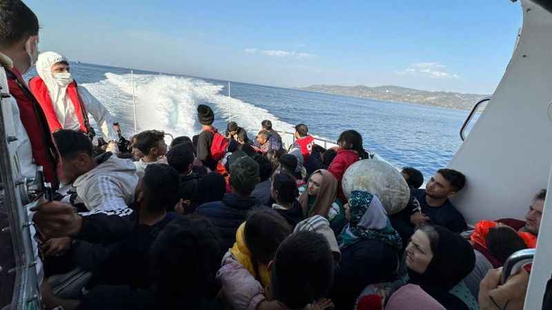 Ayvacık açıklarında 136 kaçak göçmen kurtarıldı, 29 kaçak göçmen yakalandı