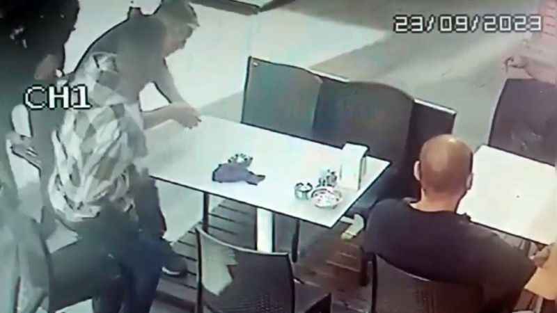 İstanbul’da büfeciye silahlı saldırı kamerada: Adres sorma bahanesiyle vurdu