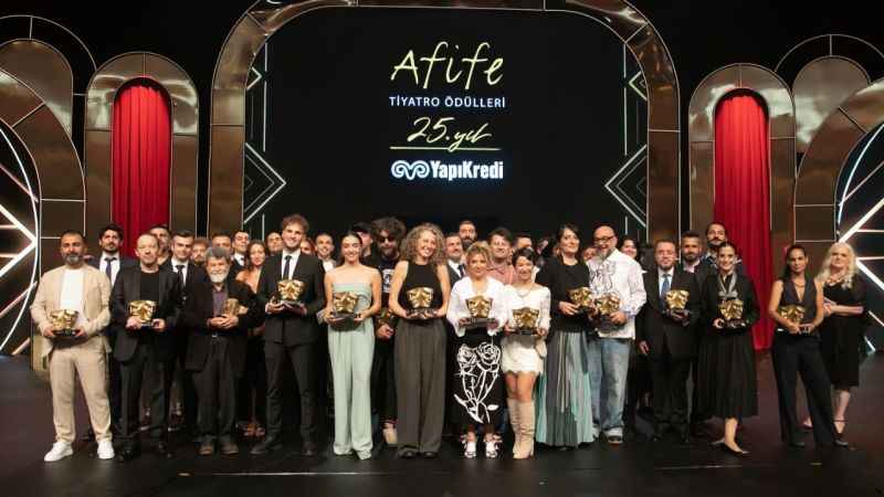 Tiyatronun en prestijli ödülü Nilüfer Kent Tiyatrosu’na
