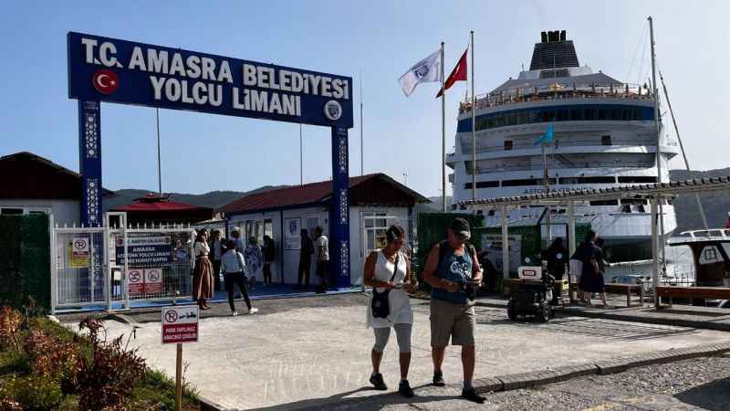Astoria Grande 877 yolcusu ile Amasra Limanı'na demirledi