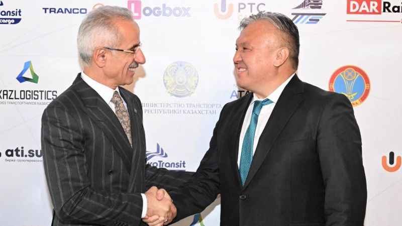 Bakan Uraloğlu, Kazakistan Ulaştırma Bakanı Karabayev ile bir araya geldi